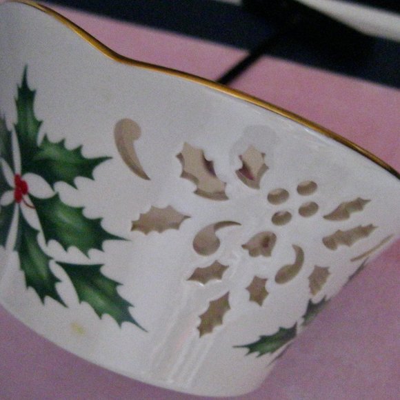 "LENOX RARE-RETIRED-SIGNED HOLIDAY PIERCED SMALL BOWL" FINE PORCELAIN! 8/22/25 - Picture 1 of 7